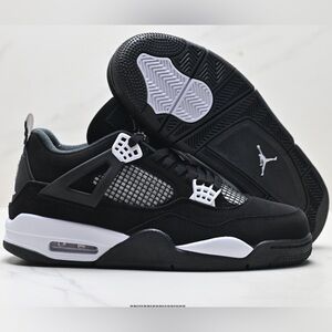 Air Jordan 4 Retro 'White Thunder